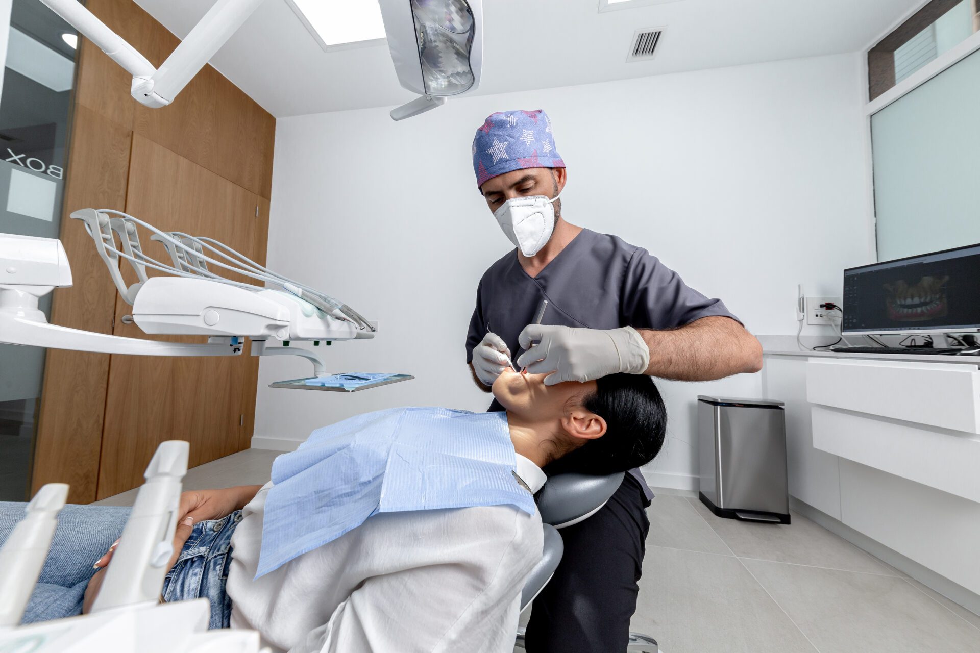 Emergency dentist performing a tooth extraction in Nashville, TN